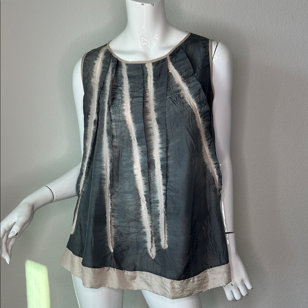 Viviana Uchitel Chic Grey and Cream Women's Silk Sleeveless Blouse